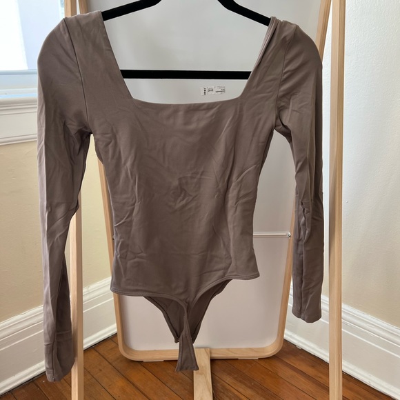 Aritzia/Babaton Taupe contour bodysuit - Picture 2 of 3